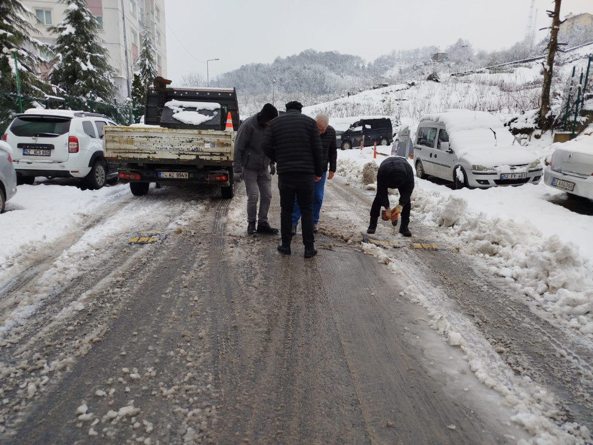 ORDU’DA YOĞUN KAR YAĞIŞININ ETKİLERİ SİLİNİYOR